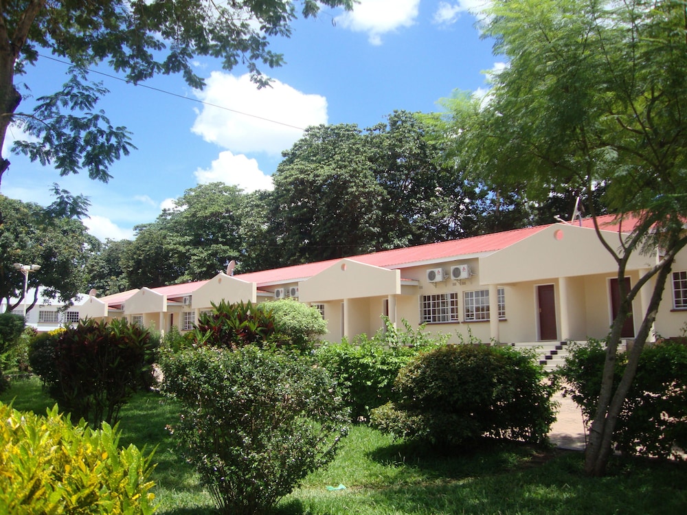 Riverside Hotel and Conference Centre 41/50