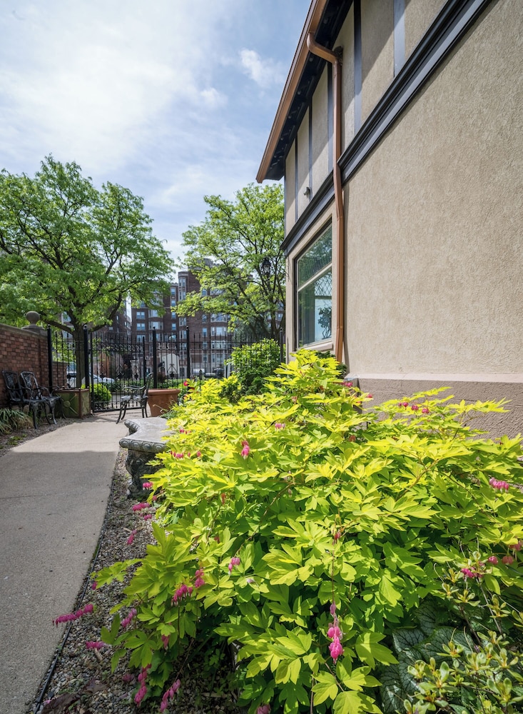 Frederick Stearns House Historic Inn 46/50