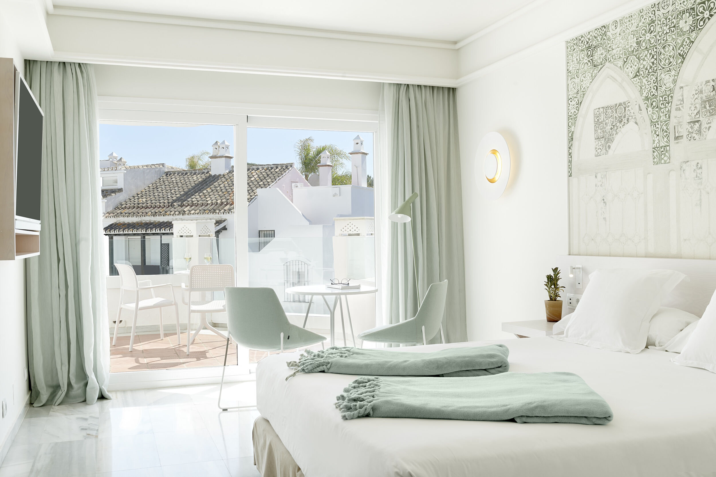 ROOM, DOUBLE BED