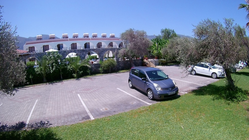 BARE HILL HOLIDAY VILLAGE 33/44