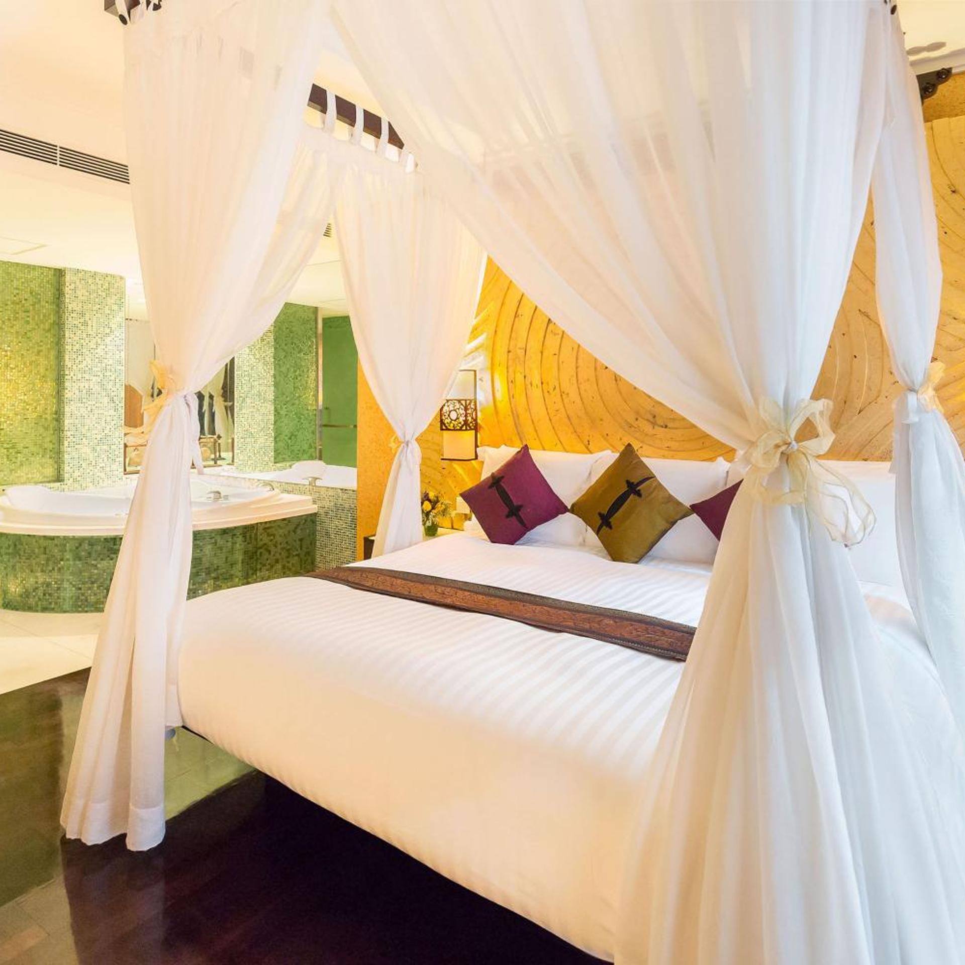 Spa, Suite, King Bed
