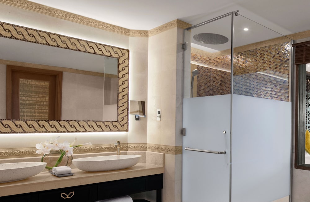 Adventure, Deluxe, King Bed, Sea View