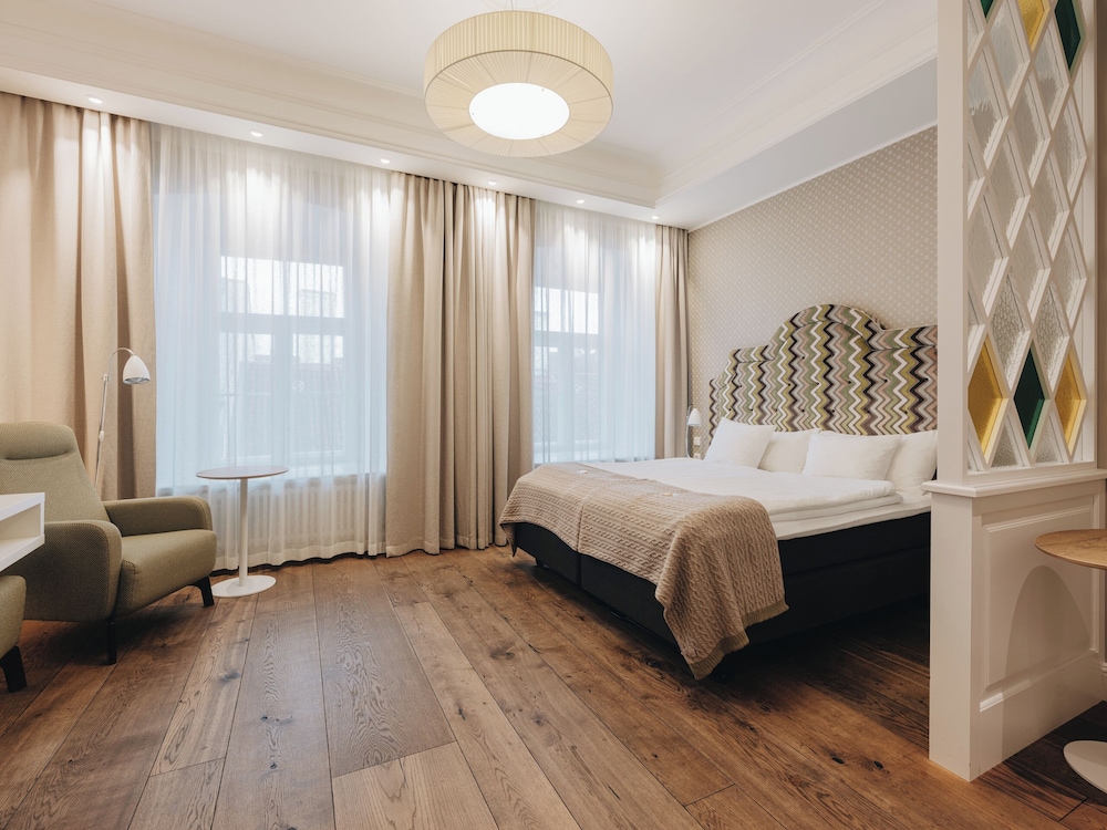 Lydia Hotel 25/70