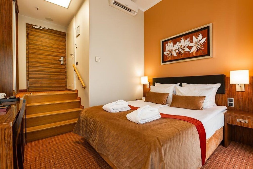 Avalon Hotel and Conferences 12/63