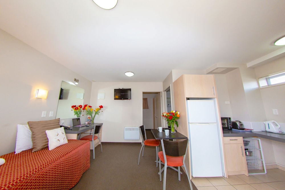 Cranford Oak Motel 30/46