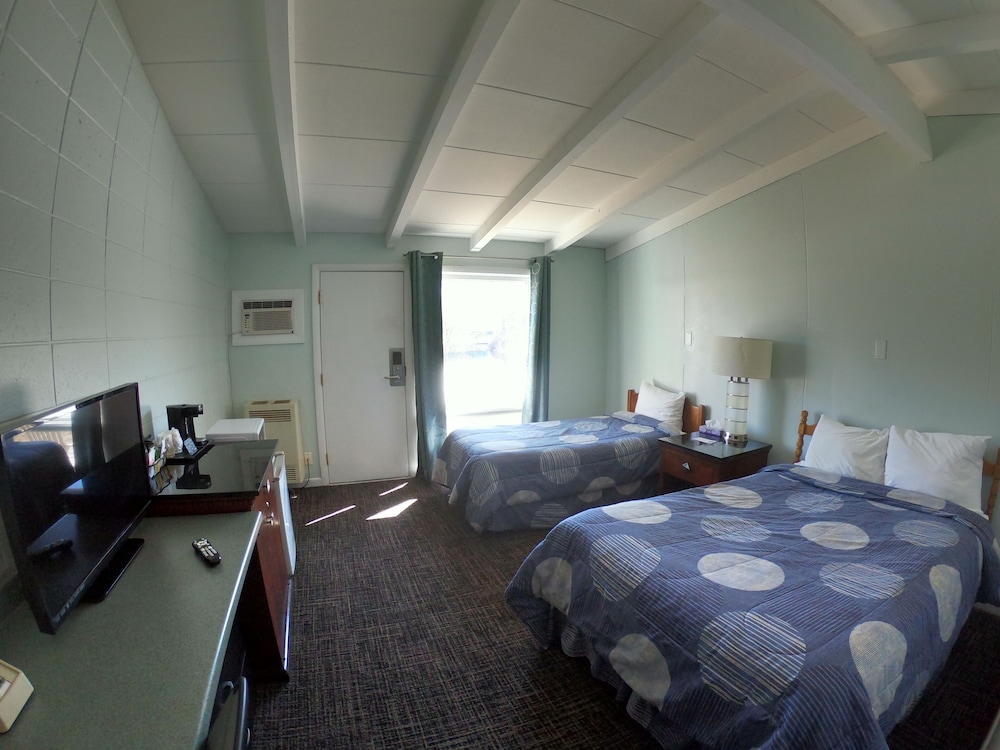 Standard, 2 Double Beds
