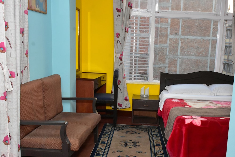 Hotel Discovery Inn 38/49