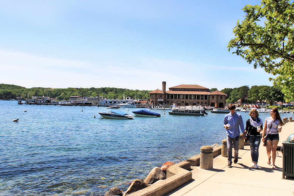The Cove Of Lake Geneva 43/49