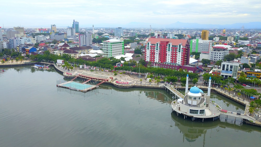 ARYADUTA MAKASSAR 69/73