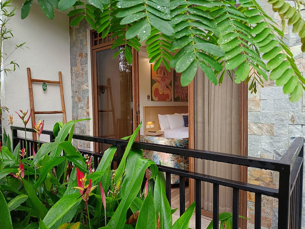 Tag Resort Coron 70/81