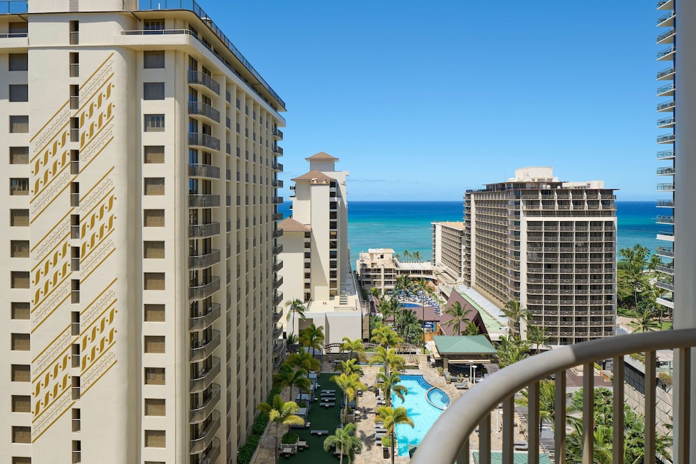 Embassy Suites By Hilton Waikiki Beach Walk 8/42