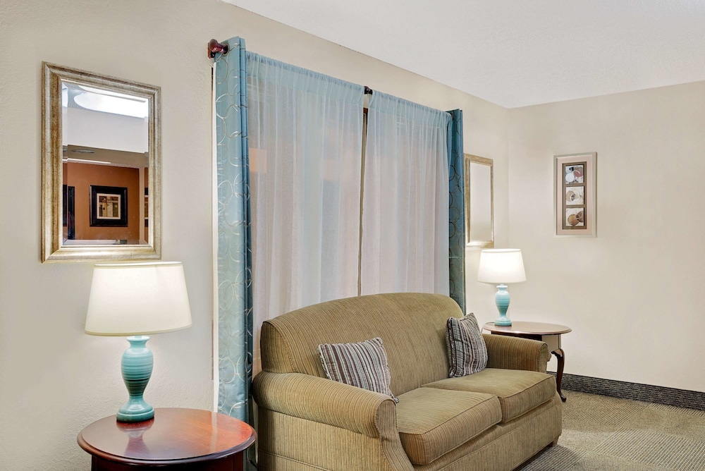 Super 8 by Wyndham Newburgh/West Point Near Stewart Airport 16/25