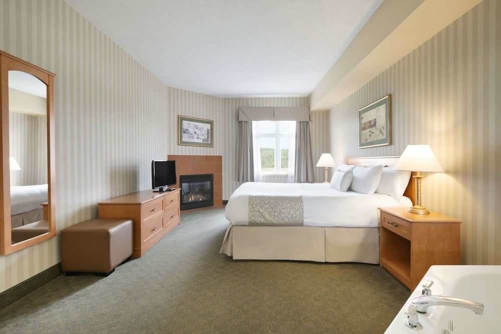 Days Inn By Wyndham Orillia 12/28