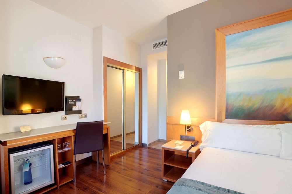 ROOM, SINGLE