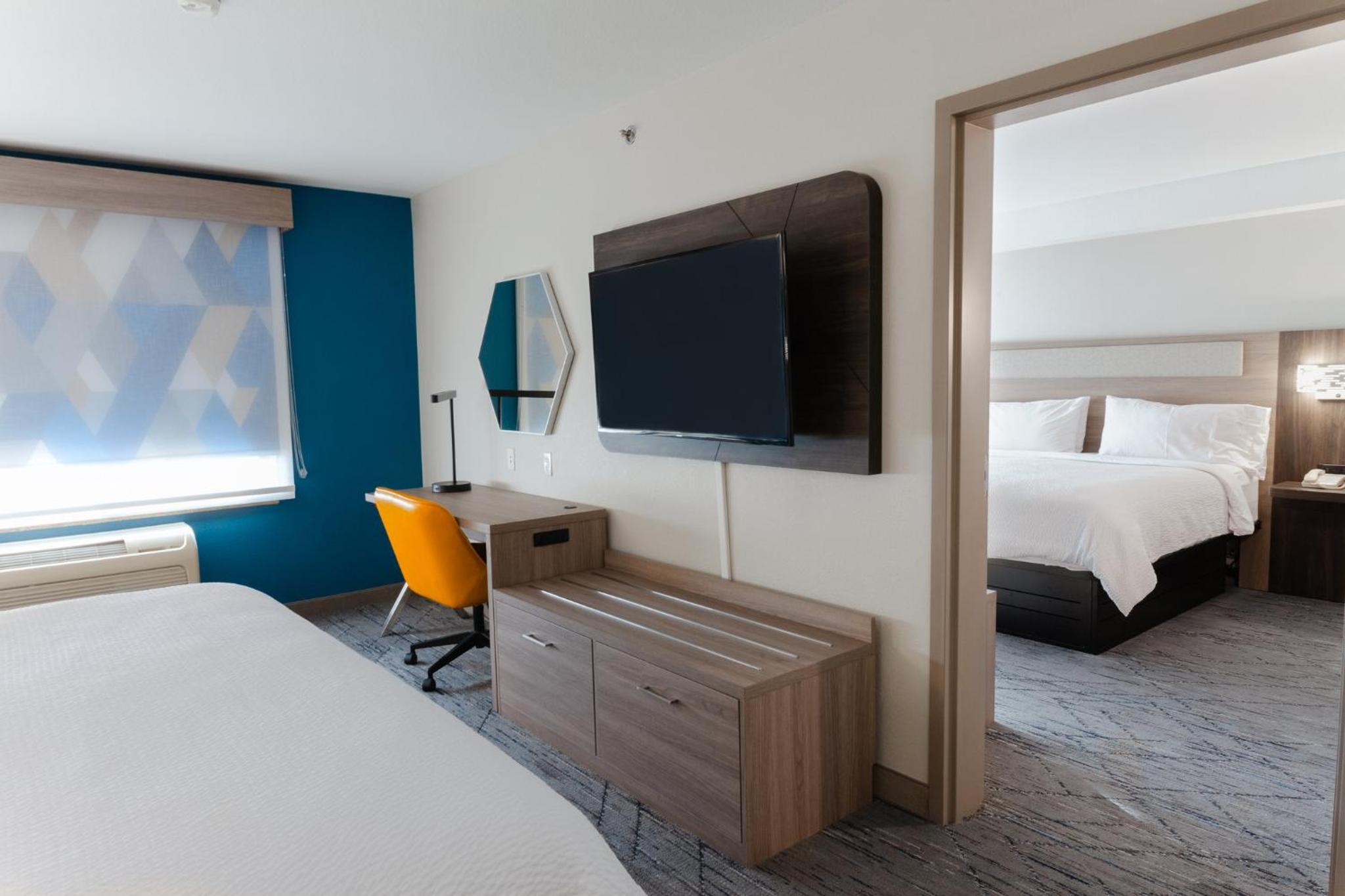 2 Bedrooms, Suite, 2 King Beds, Sofa