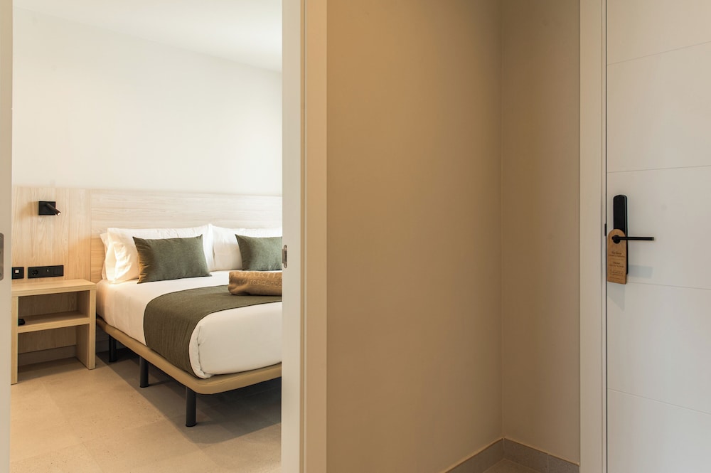 Hotel Amarilla Golf Residences 7/34