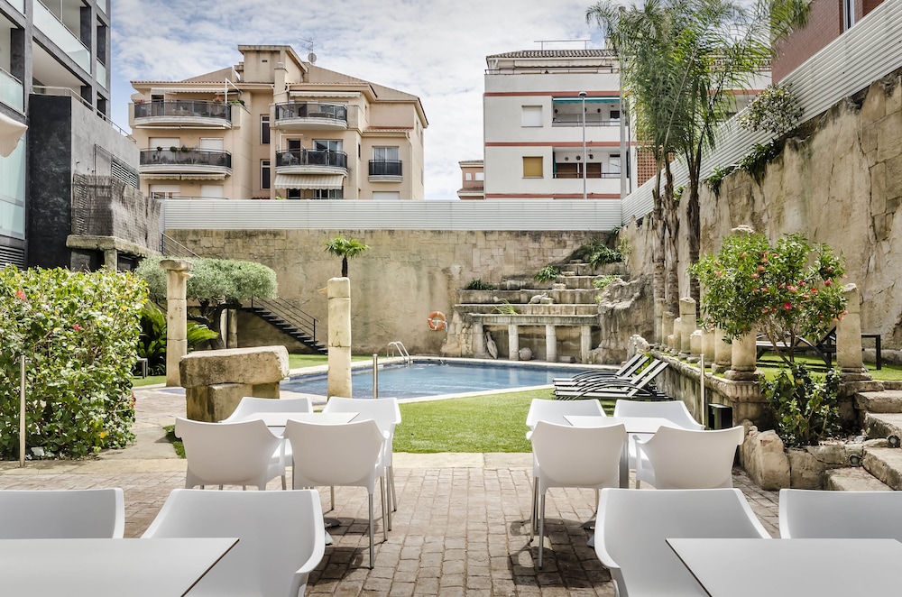 Dorma Cunit Suites & SPA 55/60