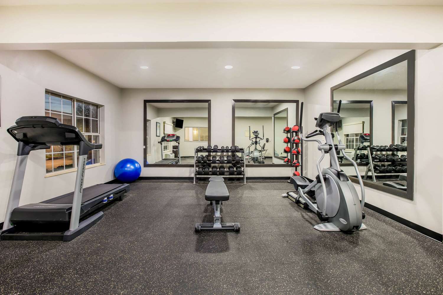 La Quinta Inn & Suites by Wyndham Dallas Mesquite 36/67