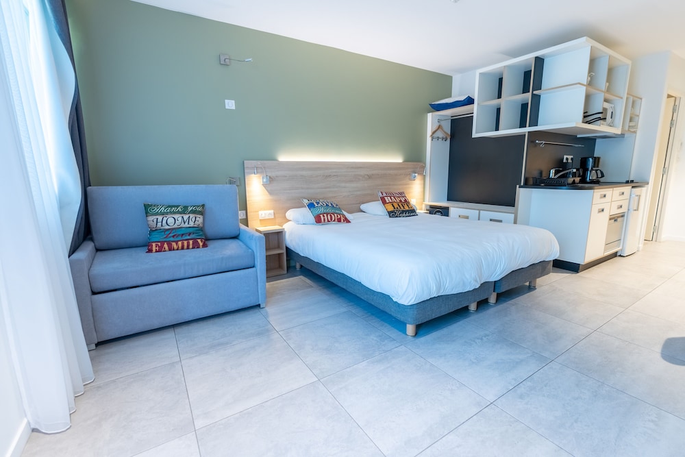 استوديو تنفيذي بسرير مزدوج مع أريكة، KYRIAD RESIDENCE CABRIES 3/10