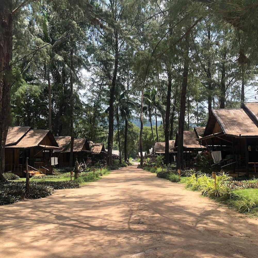 Eco Lanta Hideaway Beach Resort 40/44