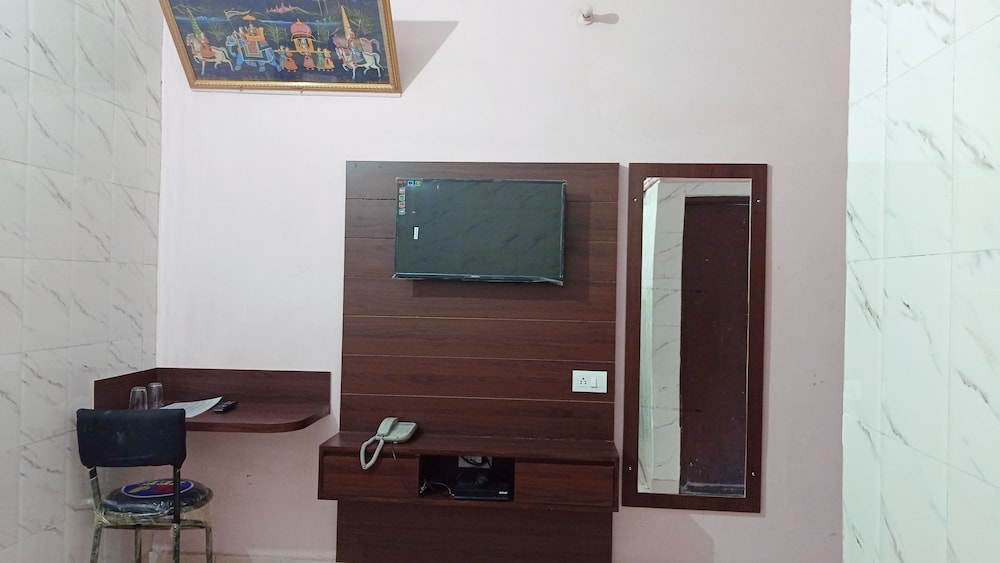 Hotel Bharat Palace 28/29