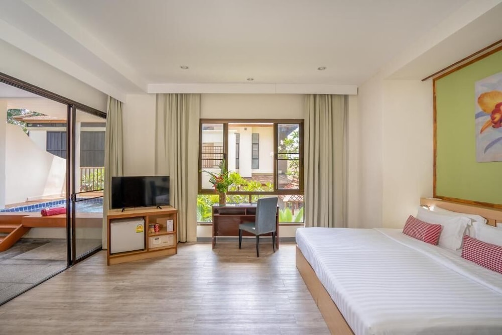 DELUXE, PLUNGE POOL
