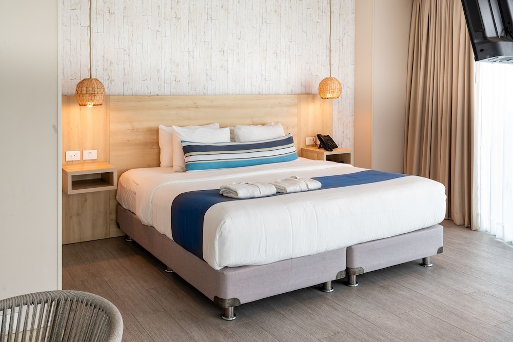 suite, balcony