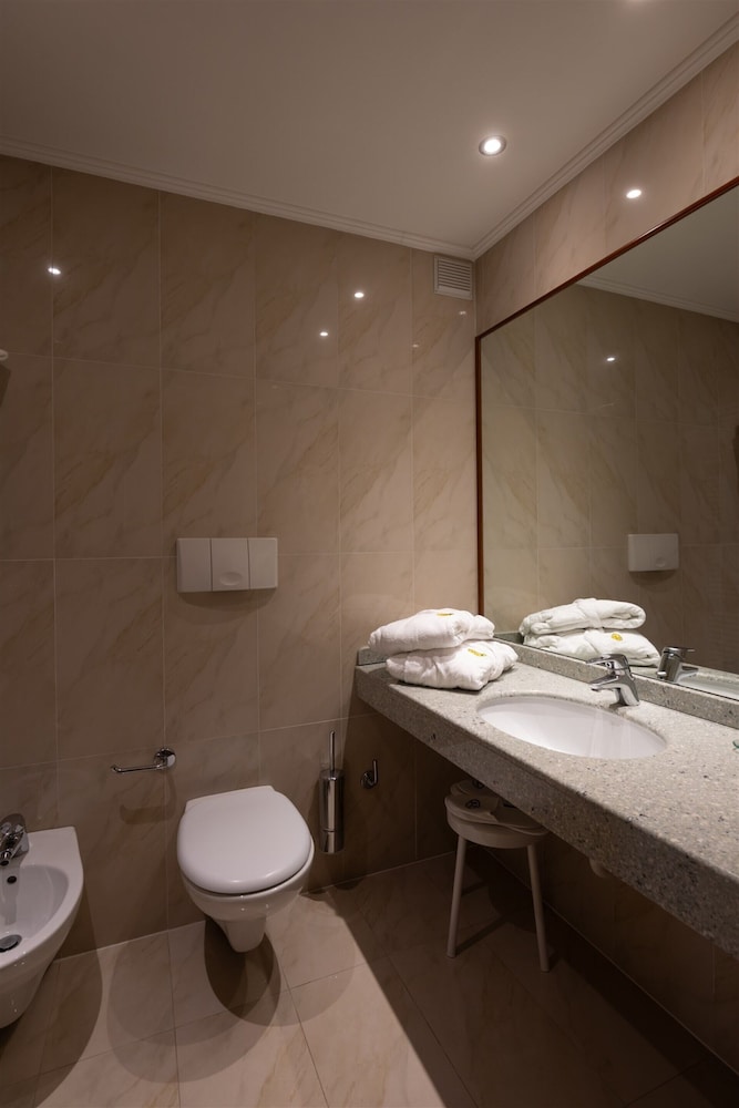 NOVENTA HOTEL 53/54