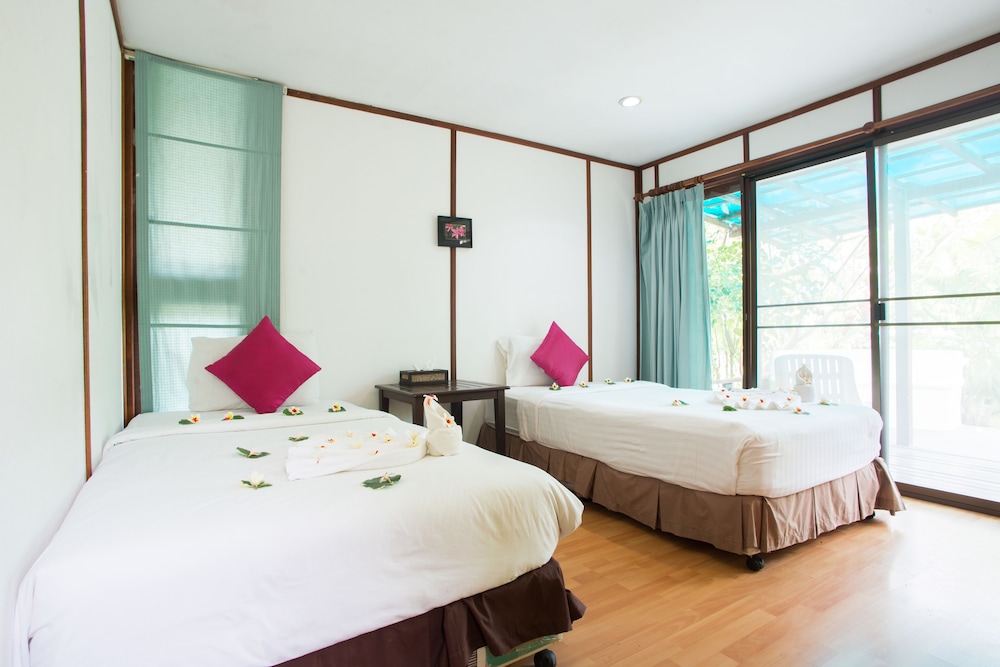 B52 BEACH RESORT 24/60