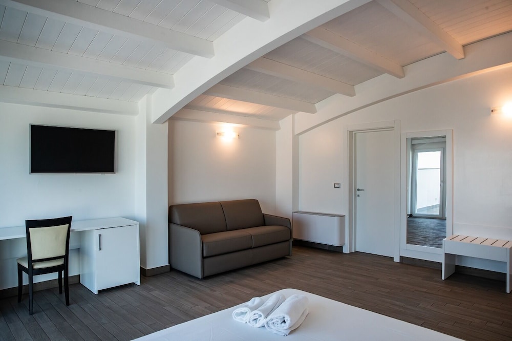 Nauticus Guest Room 20/41