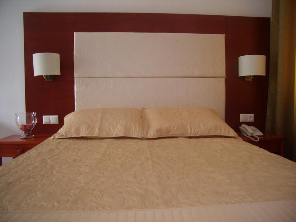 Aegeon Hotel 20/68
