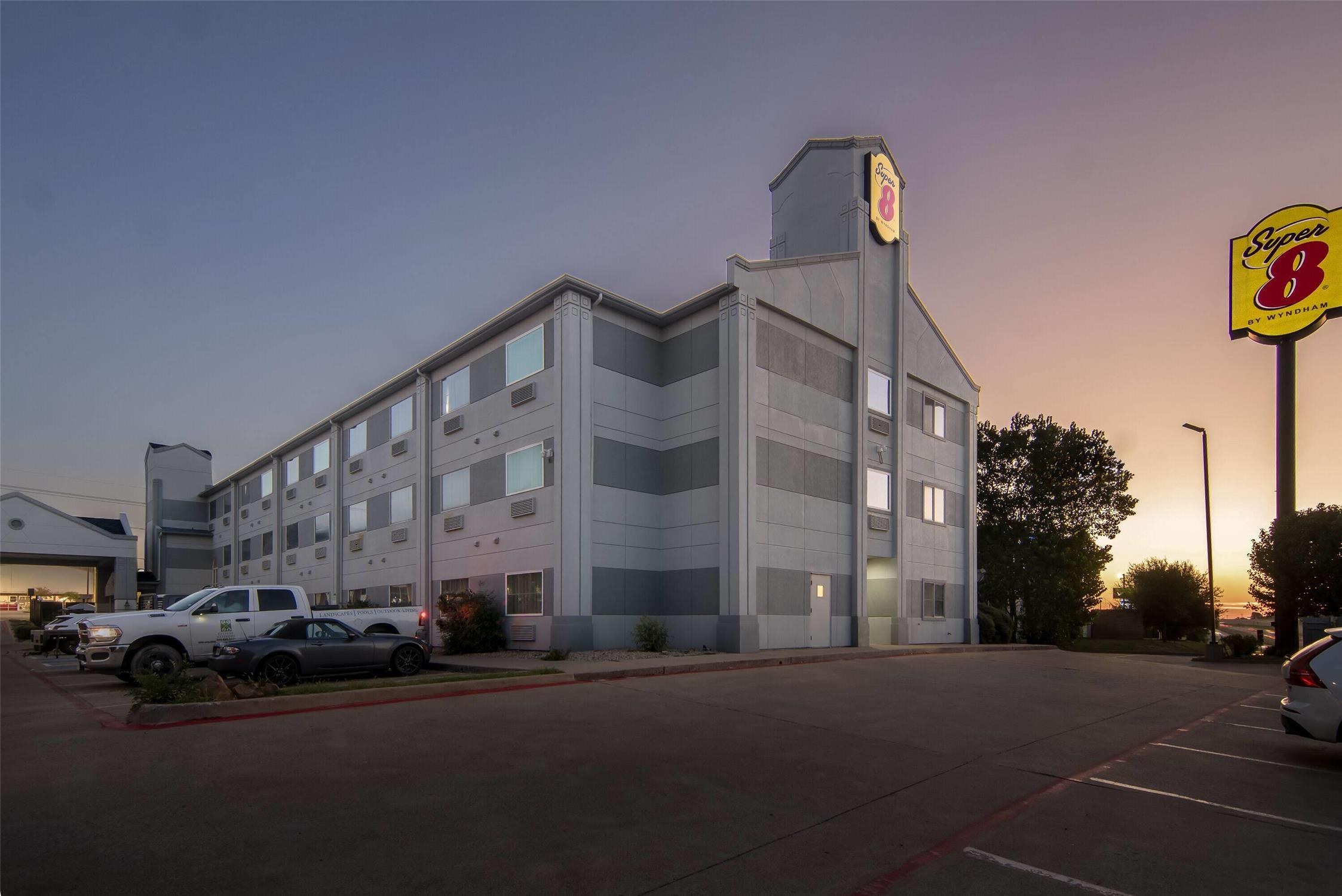 Super 8 by Wyndham Weatherford 19/26