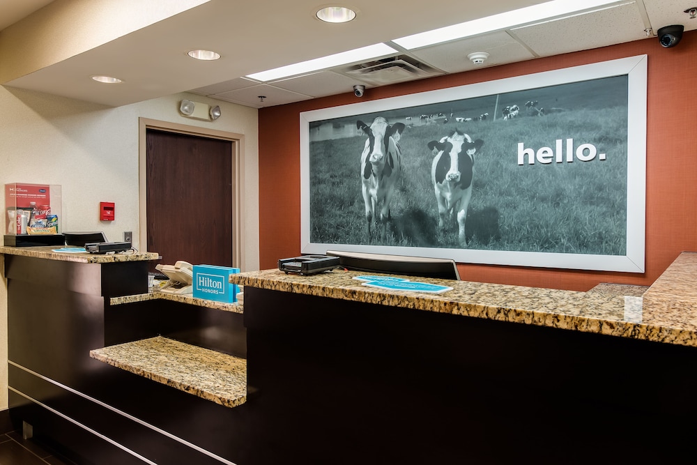 Hampton Inn Dickson 8/33
