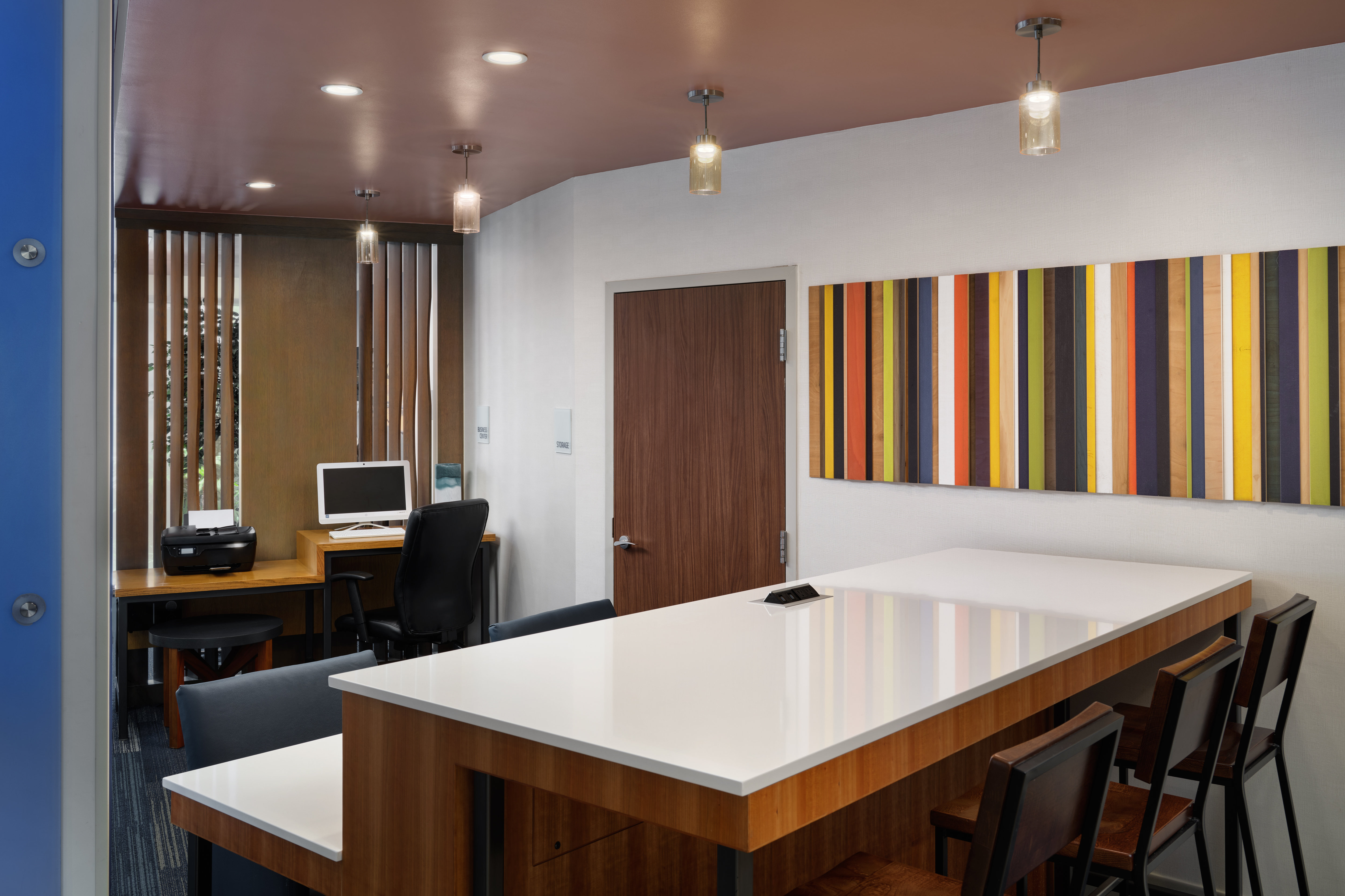 Holiday Inn Express and Suites Brunswick 36/48
