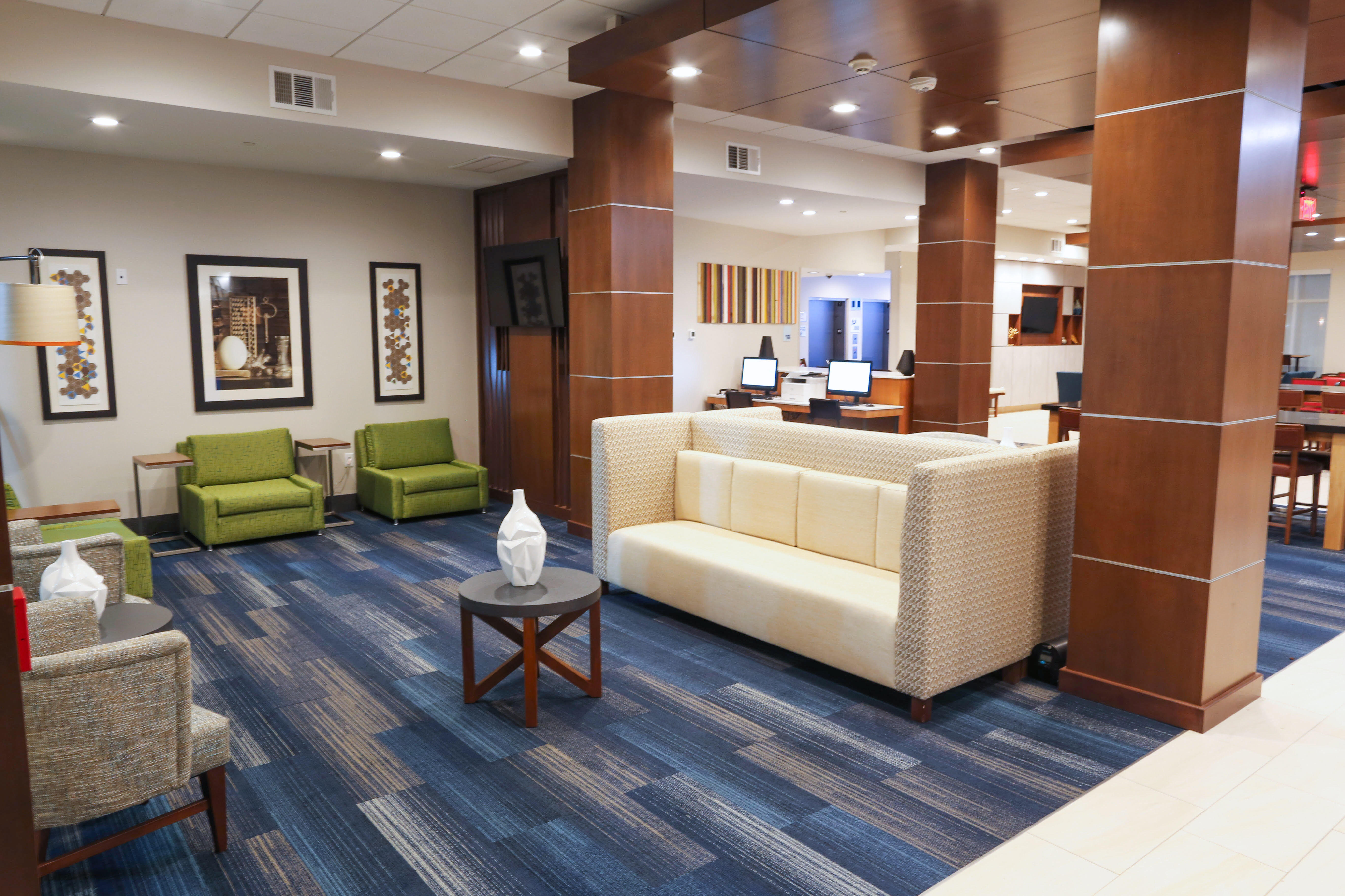 Holiday Inn Express Suites Houston Iah Beltway 8 12/65