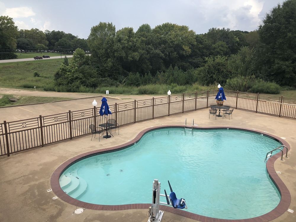 Weston Inn Suites 6/55