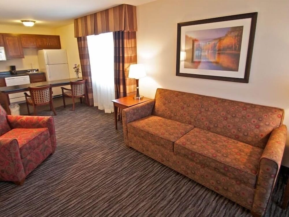 GrandStay Hotel & Suites Parkers Prairie 27/50