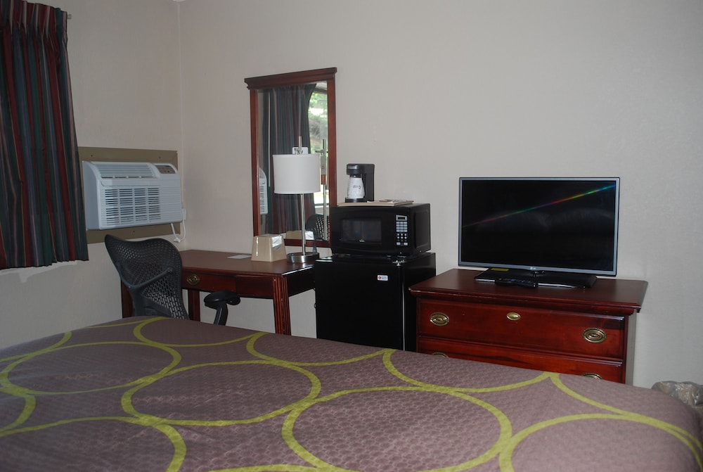 Super 8 by Wyndham Warner Robins 14/20