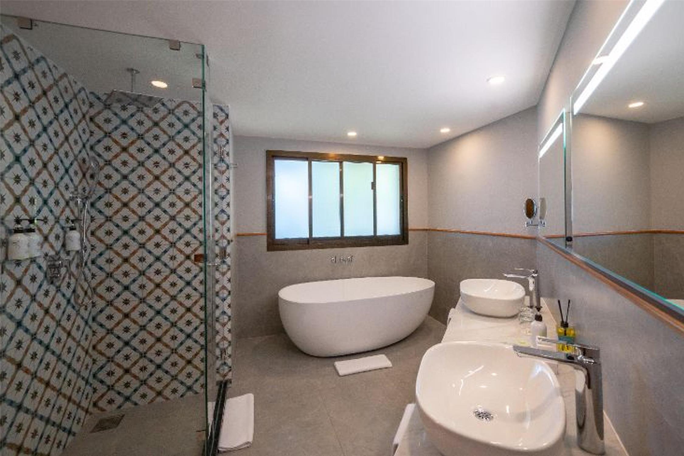 Sea Cliff Resort and Spa Hotel 80/80