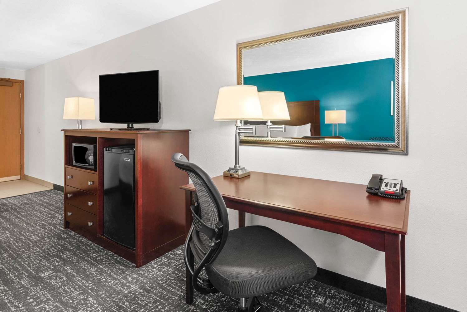 La Quinta Inn & Suites by Wyndham Portland NW 17/27