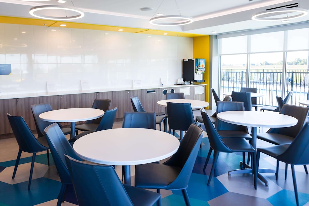 Microtel Inn & Suites by Wyndham Milford 34/54