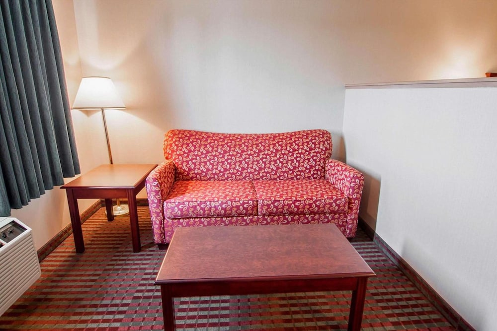 Bridgeway Inn & Suites Sublimity 23/41