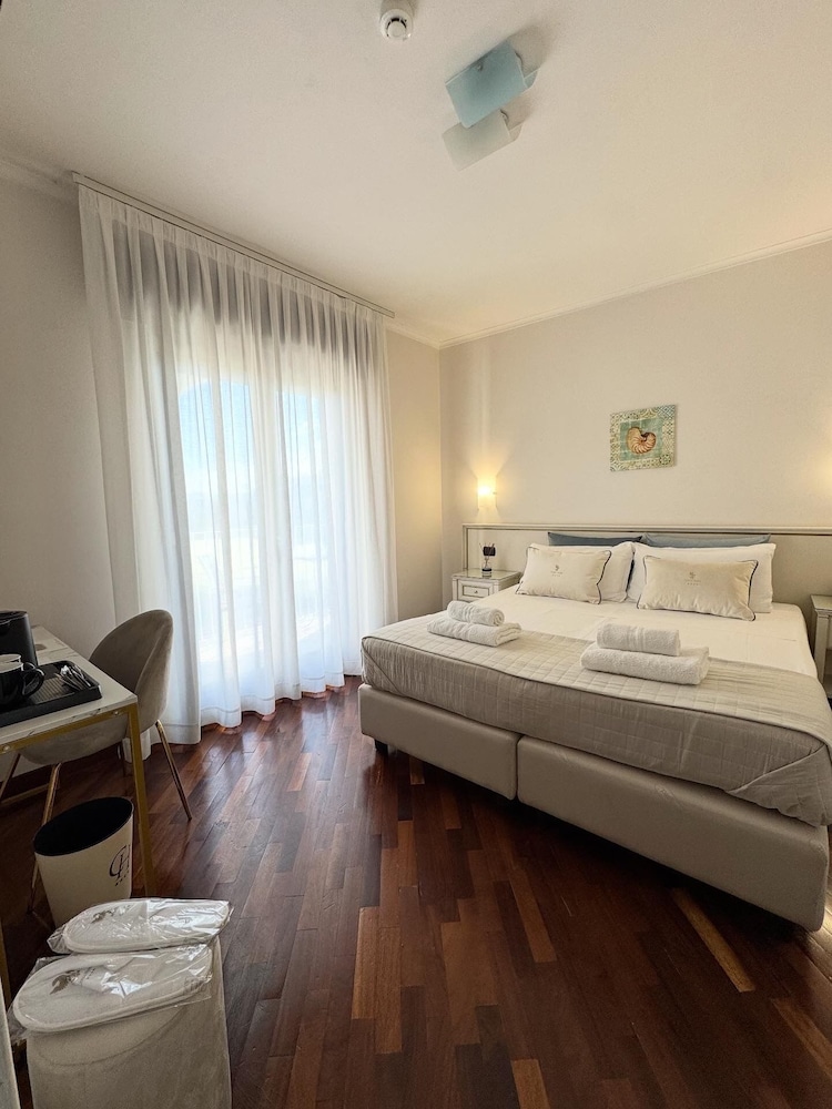 SUPERIOR, DOUBLE BED