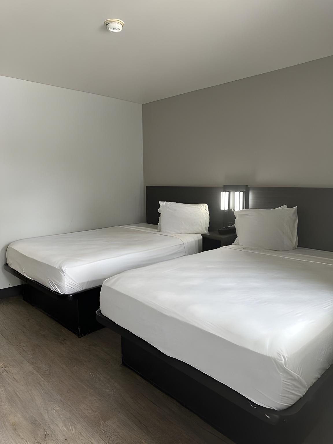 2 Full Beds