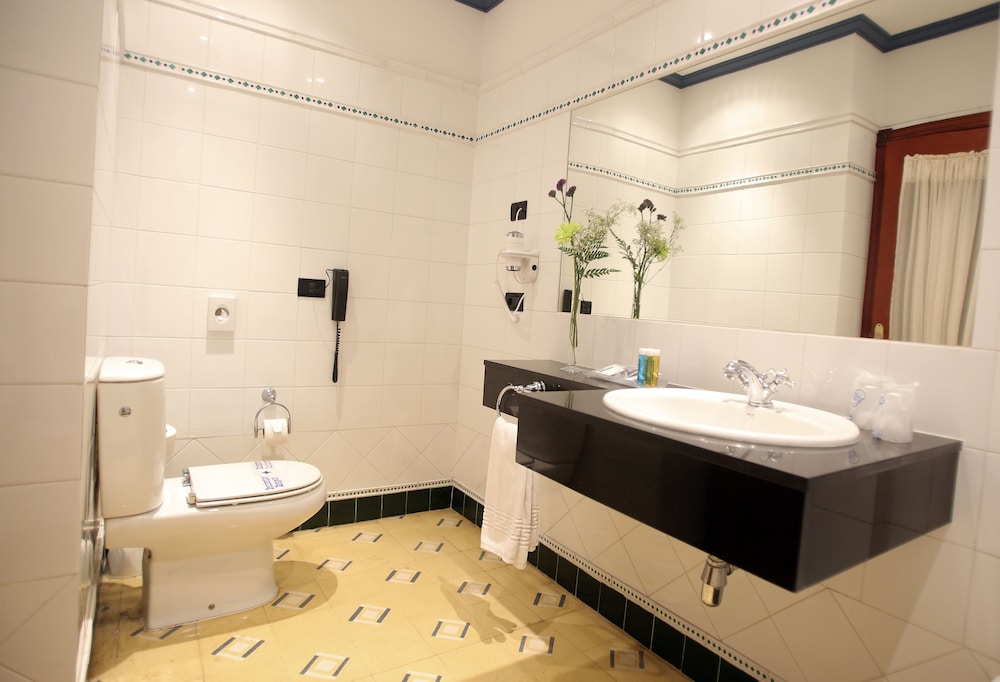 Reveron Plaza Hotel 35/38