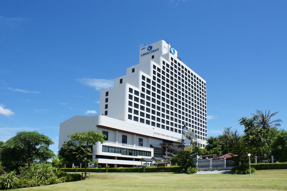 Cholchan Pattaya Beach Resort in PATTAYA