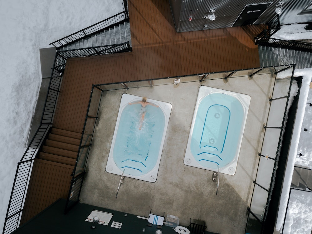 Basecamp Resorts Revelstoke 29/42