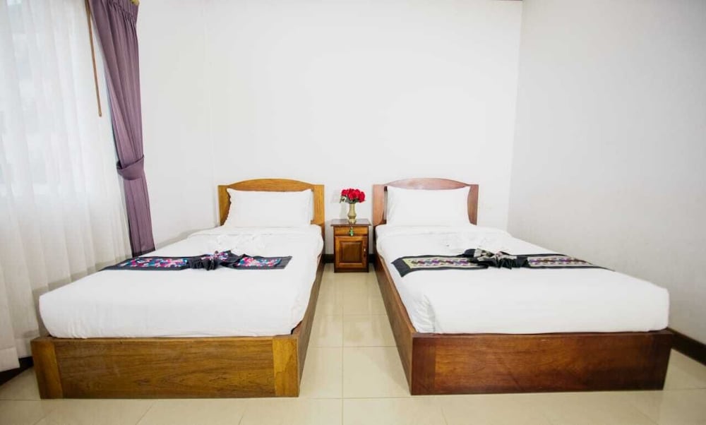 Sisombat Plaza Hotel 23/71