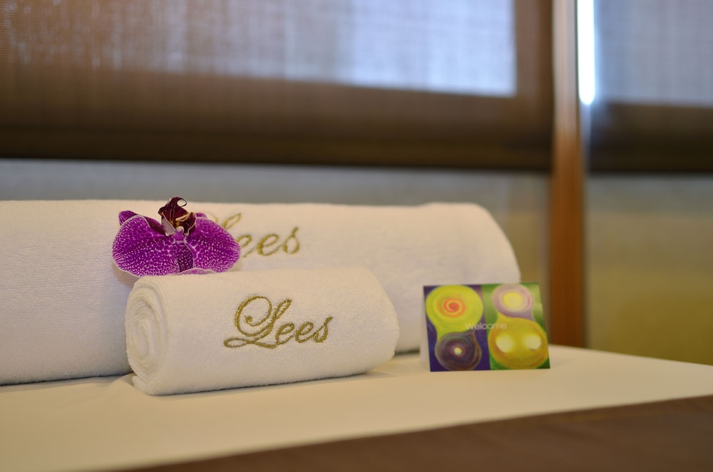 Lees Hotel 35/51