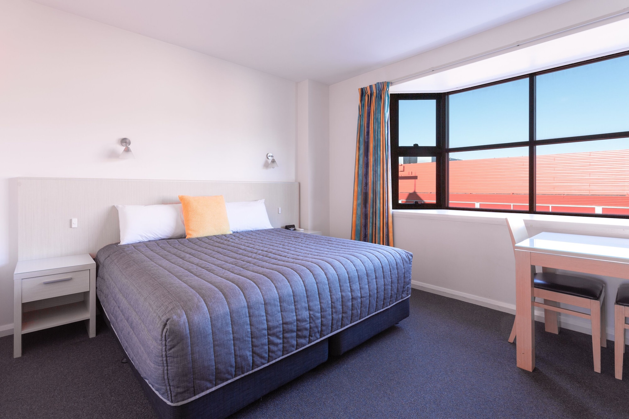 SUPERIOR, KING BED